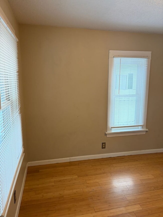 Building Photo - ***RENT SPECIAL*** $300 off rent for the first 2 months*** Charming 2-Bedroom, 1.5-Bath with Gara...