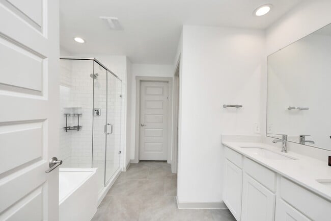Building Photo - 7007 Fleetwood Crescent Wy