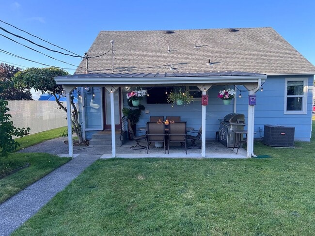 Building Photo - 2 Bed, 1 Bath Newly Renovated Rental