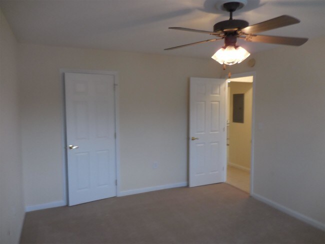 Building Photo - Concord Cove Apartments - 1122-11D