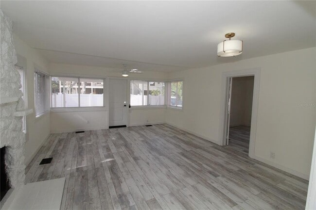 Building Photo - 5235 Calle De Costa Rica