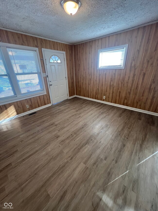 Building Photo - 918 N Kealing Ave