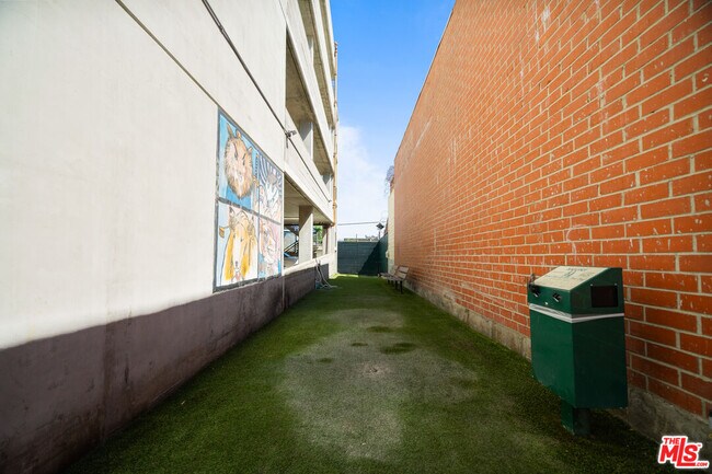 Building Photo - 420 San Pedro St