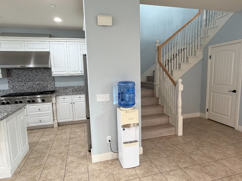 Building Photo - 161 Coyote Brush