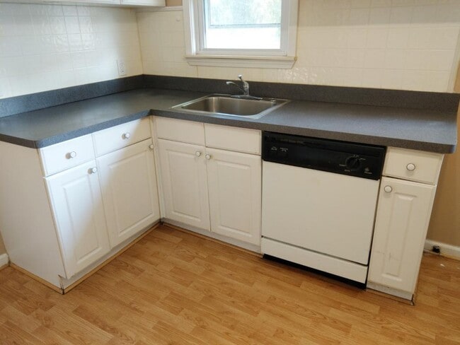 Building Photo - 32626 Sheridan St