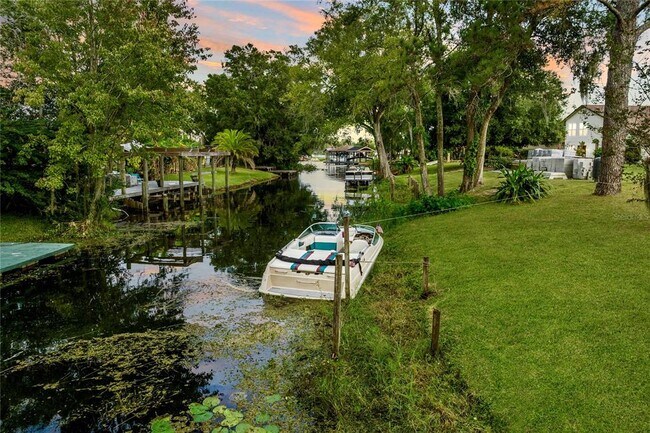 Building Photo - 22481 Southshore Dr