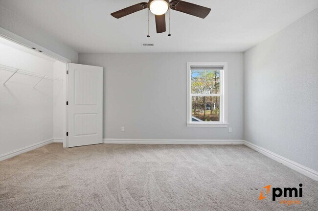 Building Photo - Stunning 5 Bedroom Waterfront Home with 2 car garage