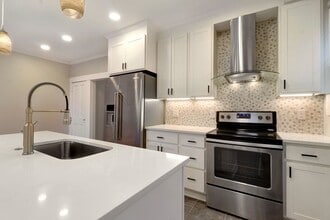 Building Photo - 916-918-918 Harrison Ave