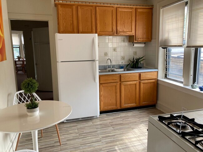 Building Photo - 909 Foster St