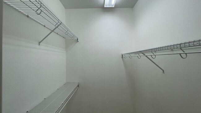 Building Photo - Unfurnished Annual Rental Available