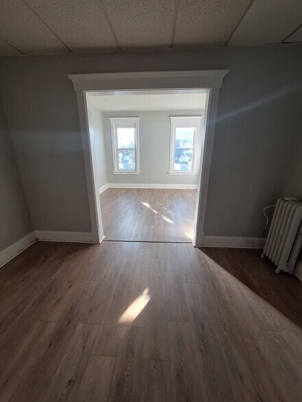 Building Photo - 96 Main St