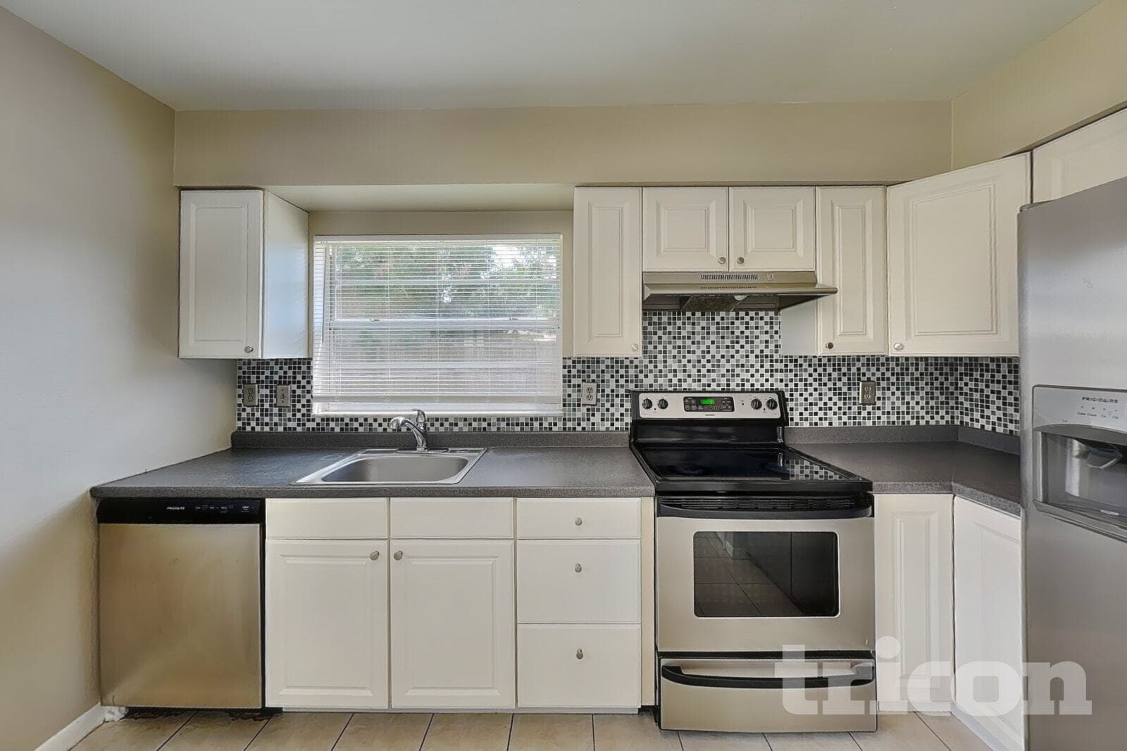 Building Photo - 1604 Palm Leaf Dr
