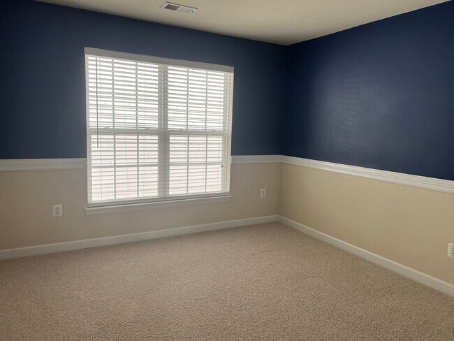 Building Photo - Sought after Idlewild Community