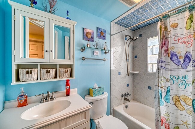 Building Photo - FURNISHED OFF-SEASON RENTAL AVAILABLE STAR...