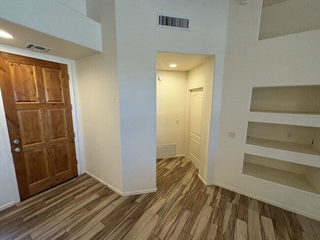 Building Photo - Loma Alta Estates Vail School District