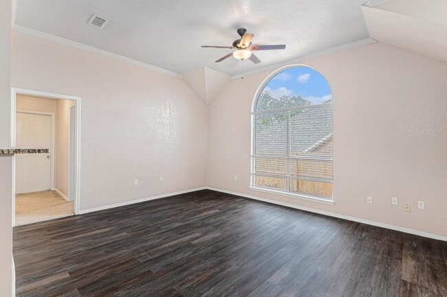 Building Photo - Discover your new home in this spacious 3-bedroom, 2-bath duplex located in the charming city of ...