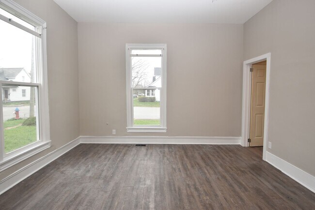 Building Photo - 434 W Lawrence St