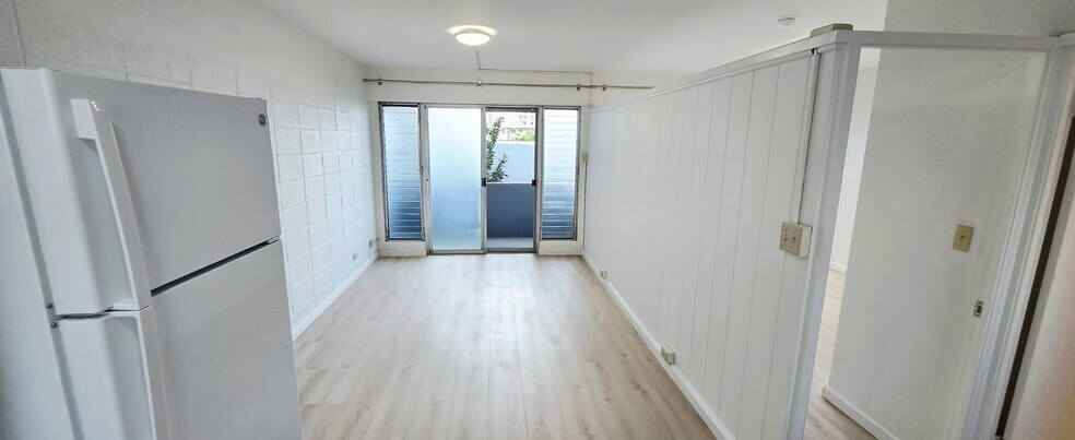 Building Photo - 909 University Ave