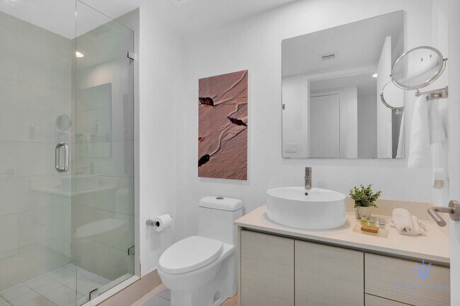Building Photo - 2602 E Hallandale Beach Blvd