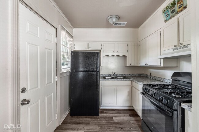 Building Photo - 3920 Huston St