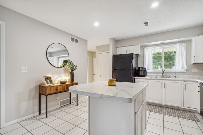 Building Photo - 189 Stephans St