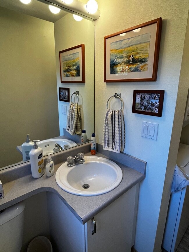 Building Photo - Long Term Rental- Lagoon Townhomes 737D