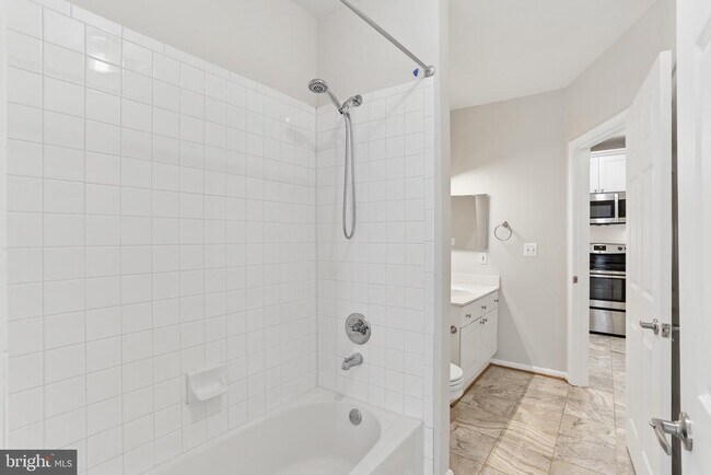 Building Photo - 4561 Strutfield Ln