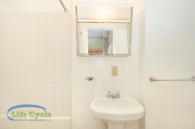 Building Photo - 250 Henry Ave SE