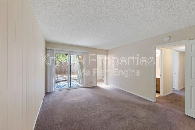 Building Photo - 130 Yorkshire Ct