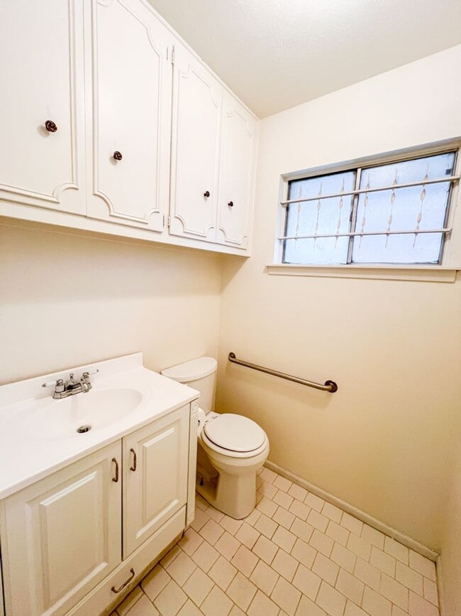 Building Photo - 11103 Whisper Hollow