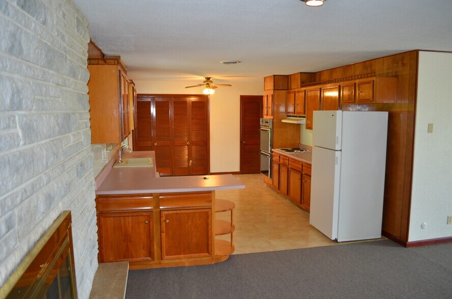 Building Photo - 93 Wonderhill Dr