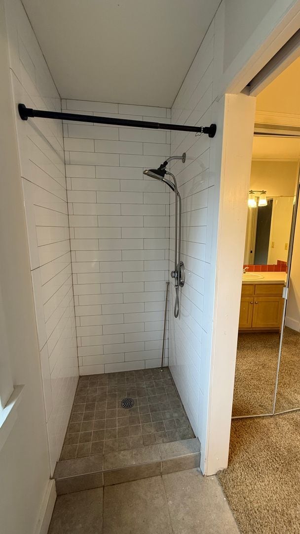 Building Photo - Spacious single-family home located in Southwest