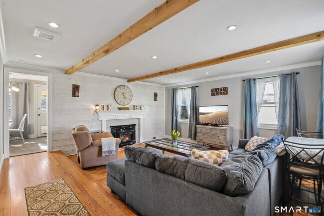 Building Photo - 27 Melrose Ave