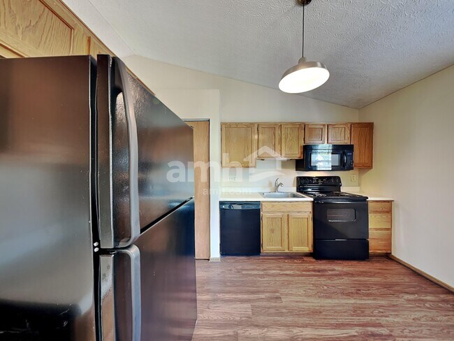 Building Photo - 212 Charing Cross St