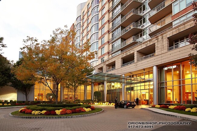 Building Photo - 8100 River Rd