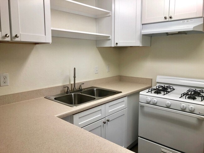 Building Photo - West Ventura Apartment