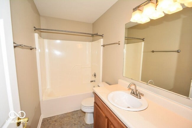 Building Photo - 1994 Falcon Ct