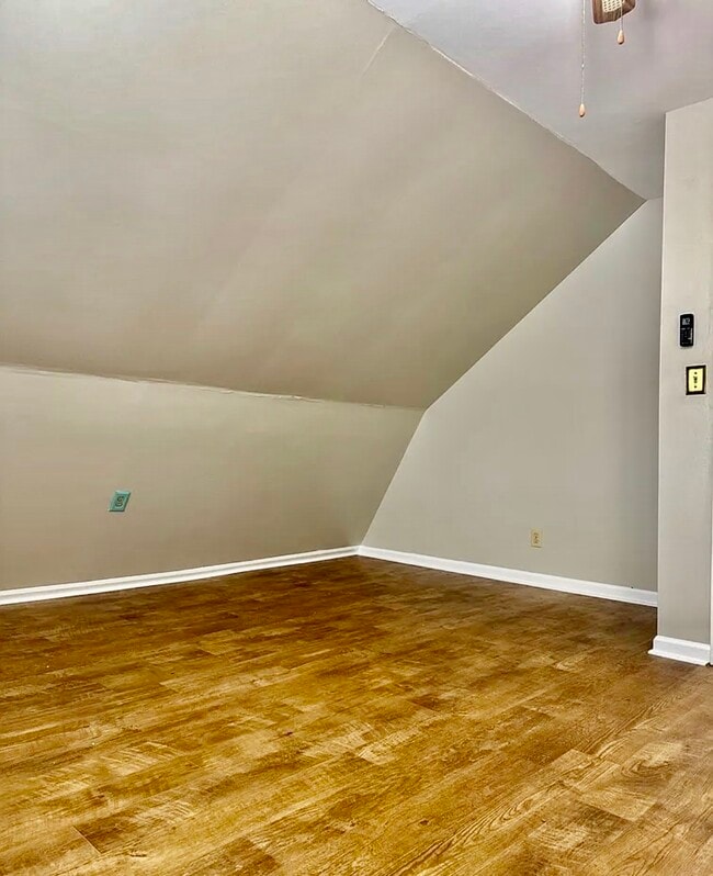 Building Photo - 740 Lawn Dr