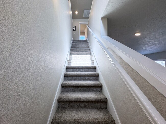 Building Photo - 2771 Cascara Dr