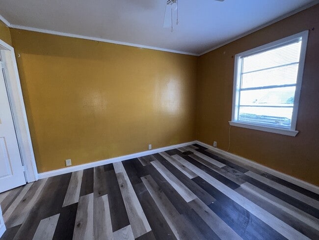 Building Photo - 145 E Santa Clair St