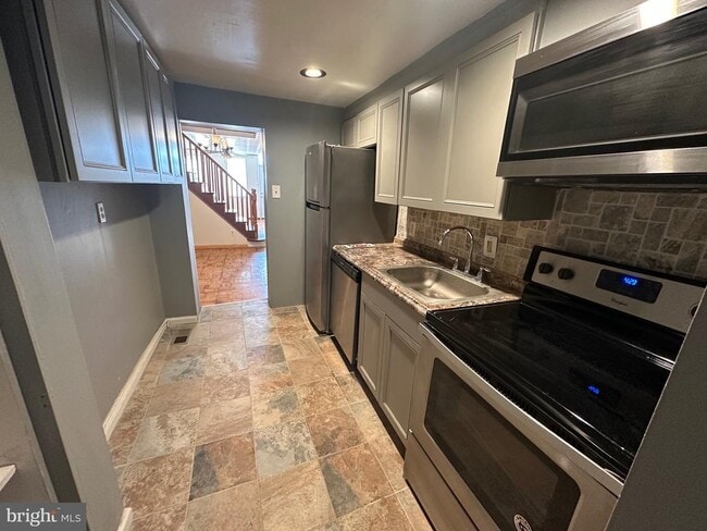 Building Photo - 451 E Wildey St