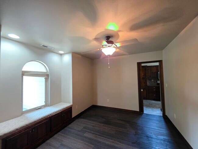Building Photo - 1523 Sacajawea Ave