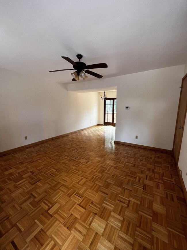 Building Photo - 18 Warren Pl