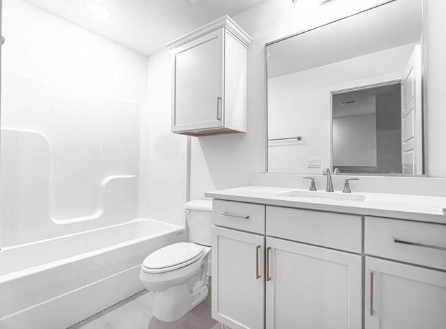 Building Photo - Welcome to the modern Townhomes in Bentonville