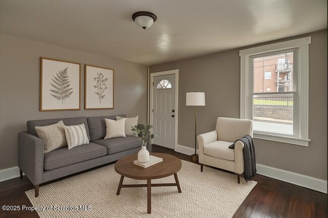 Building Photo - 18 Pine Rd