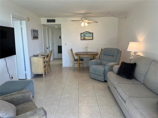 Building Photo - 612 Bird Bay Dr W