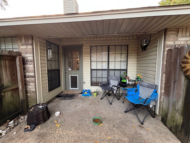 Building Photo - Rare Find in Haughton on double lot with H...