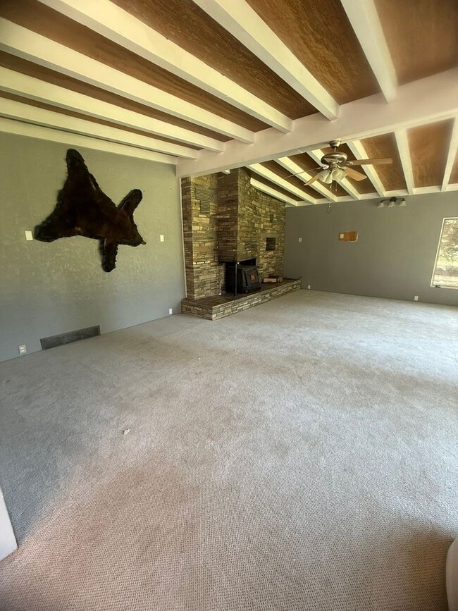 Building Photo - 9 Elkhorn Ln