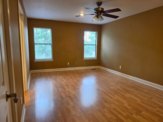 Building Photo - Great 3BR 2BA Find in Pleasant Tree Neighborhood!