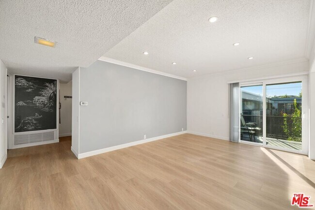Building Photo - 3166 S Sepulveda Blvd